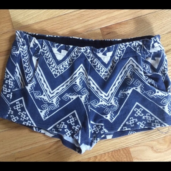 Urban Outfitters Staring At Stars xs boho shorties - Picture 2 of 7